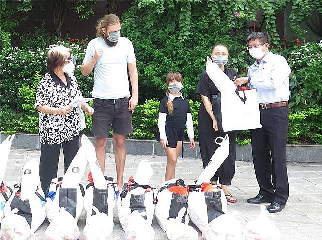 Khanh Hoa Province Provides Support to Foreigners Struggling Due to Covid