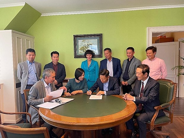 Vietnamese Community in Hungary Supports Covid Fight in Homeland