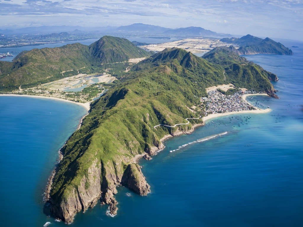 Provinces to Reopen for Tourism in October.