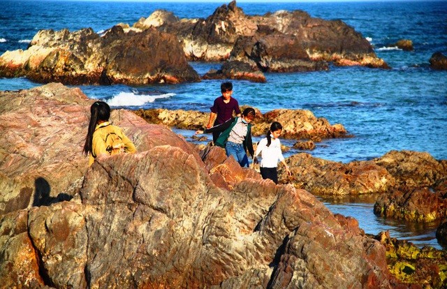 Discover the Pristine Beauty of Lo Dieu Cliff