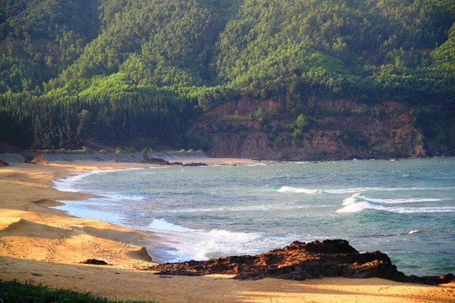 Discover the Pristine Beauty of Lo Dieu Cliff
