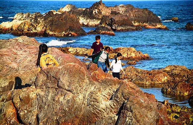 Discover the Pristine Beauty of Lo Dieu Cliff