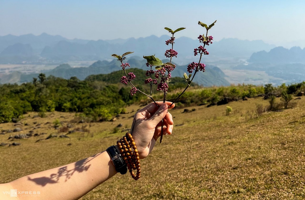 Climbing Mount Dai Bang in Kim Boi Hot Spring