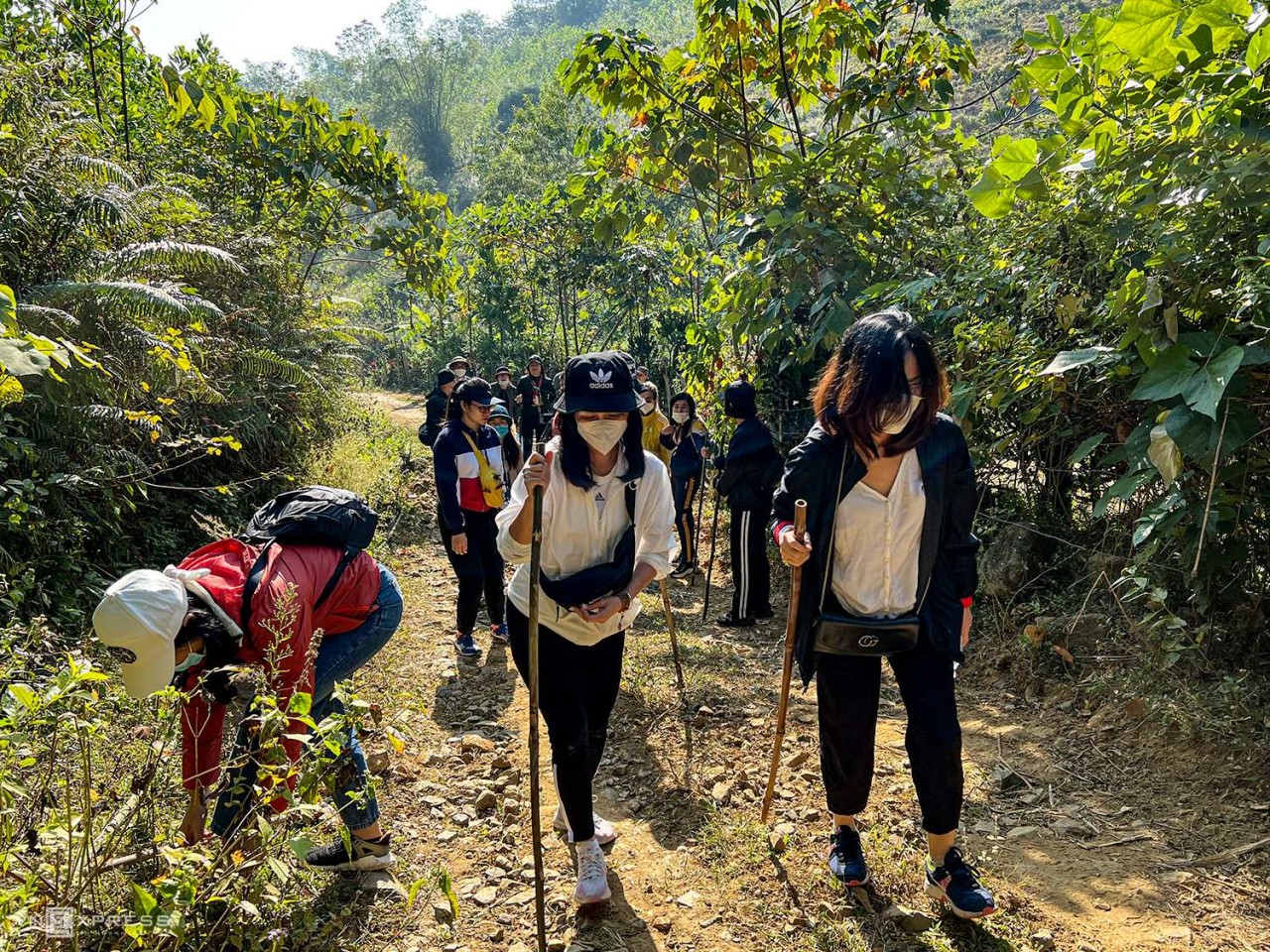Climbing Mount Dai Bang in Kim Boi Hot Spring