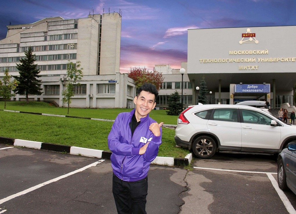 Deputy General Director Quits Job to Travel World