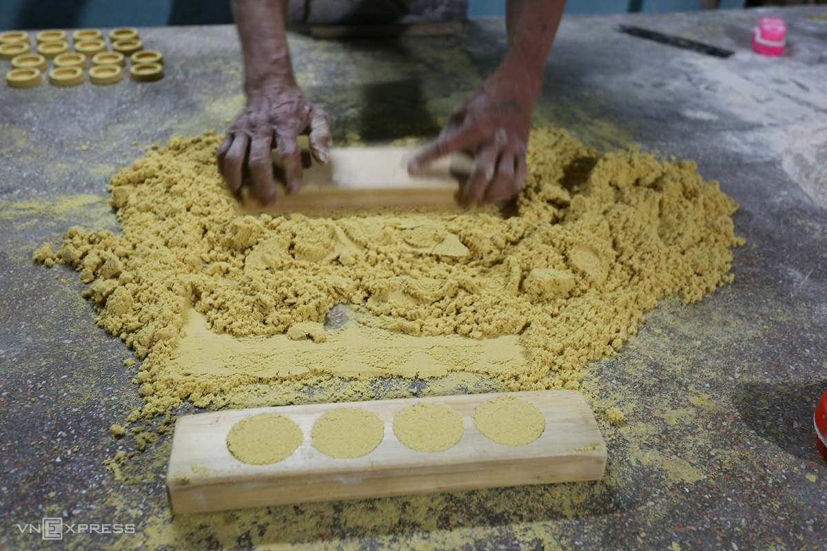 Molded rice cakes bring a delicious and sweet taste for traditional Tet Holiday 1001 anh 6 6185 1611835147