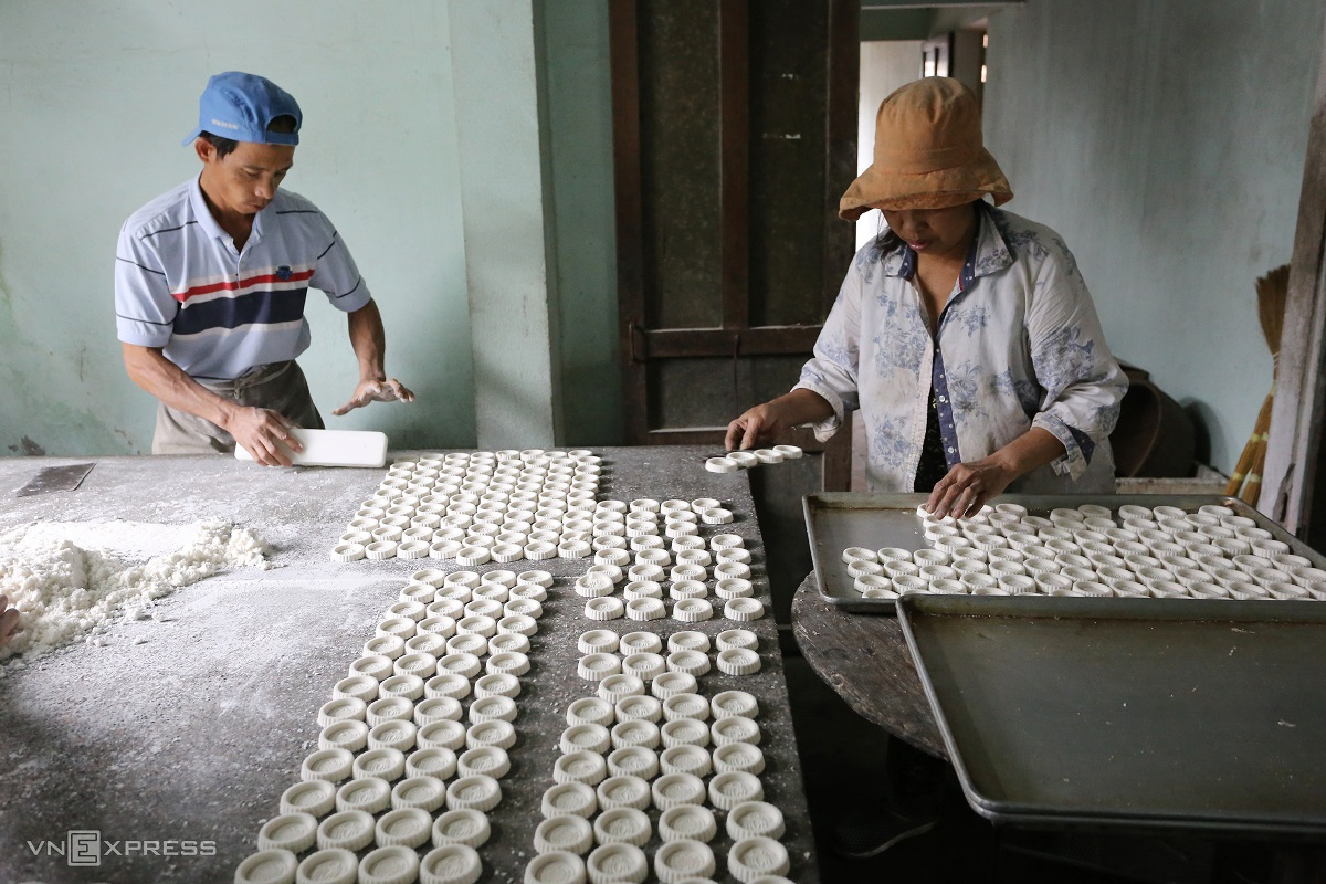 Molded rice cakes bring a delicious and sweet taste for traditional Tet Holiday Molded rice cakes bring a delicious and sweet taste for traditional Tet Holiday