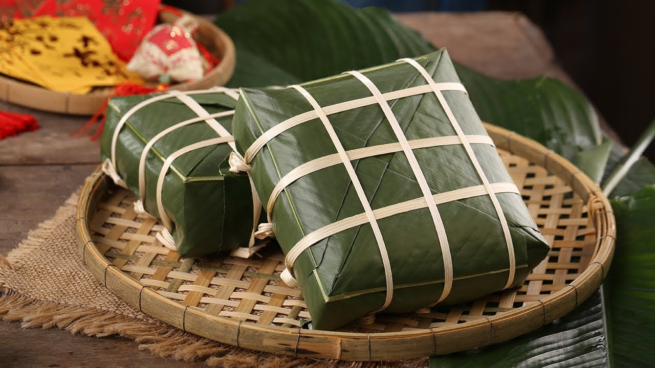 Molded rice cakes bring a delicious and sweet taste for traditional Tet Holiday 2438 chung cake