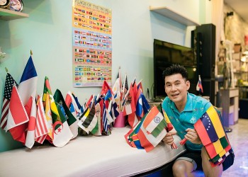 The Story Of 30-Year Journey Of A Vietnamese Flag Collector