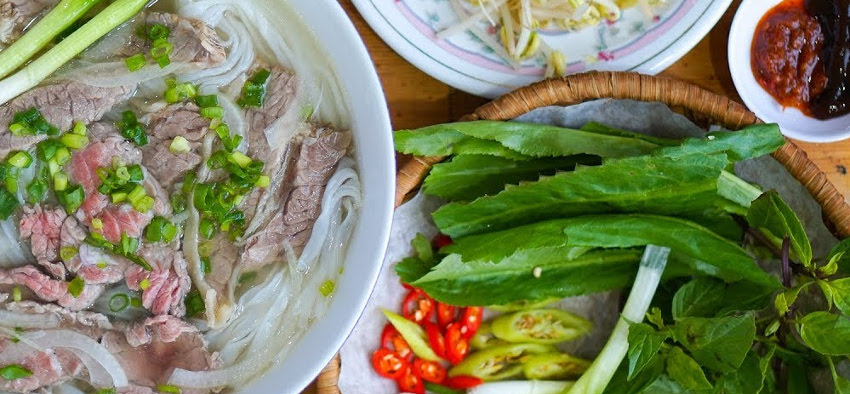 3417 how much money take vietnam living expat tourists cheap food