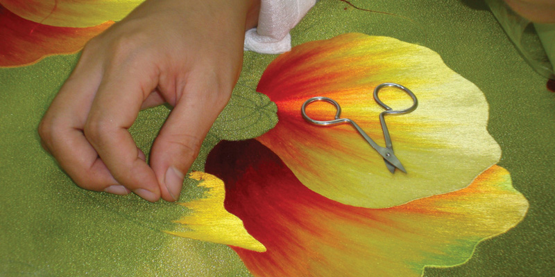 3114-embroiderers-at-the-xq-center-in-hue-vietnam