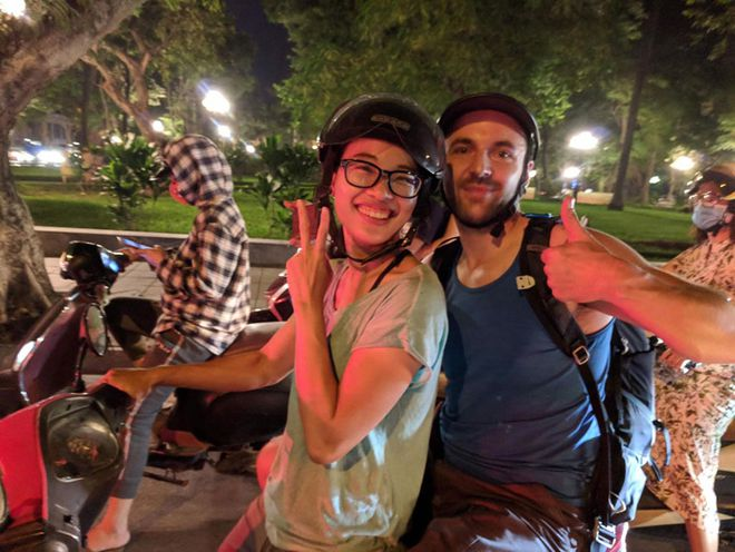 Marcin was surprised to see Vietnamese people carrying heavy objects on the back of their motorcycles (Photo: NVCC) 