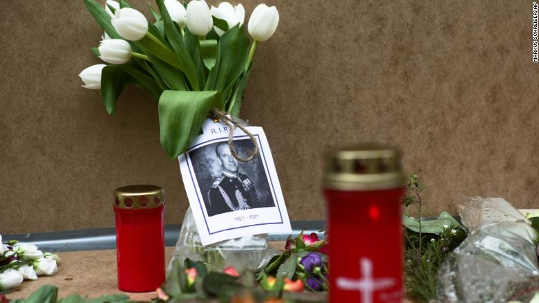 UK pay tribute for Prince Philip (Photo: CNN) 