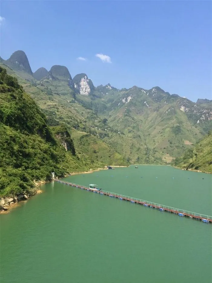 Tu San is the miracle of creation millions of years ago when this place was still submerged in the vast ocean, in the process of changing the Earth’s crust, the water receded, leaving the unique geological herritage until today.  (Photo: Baomoi) 
