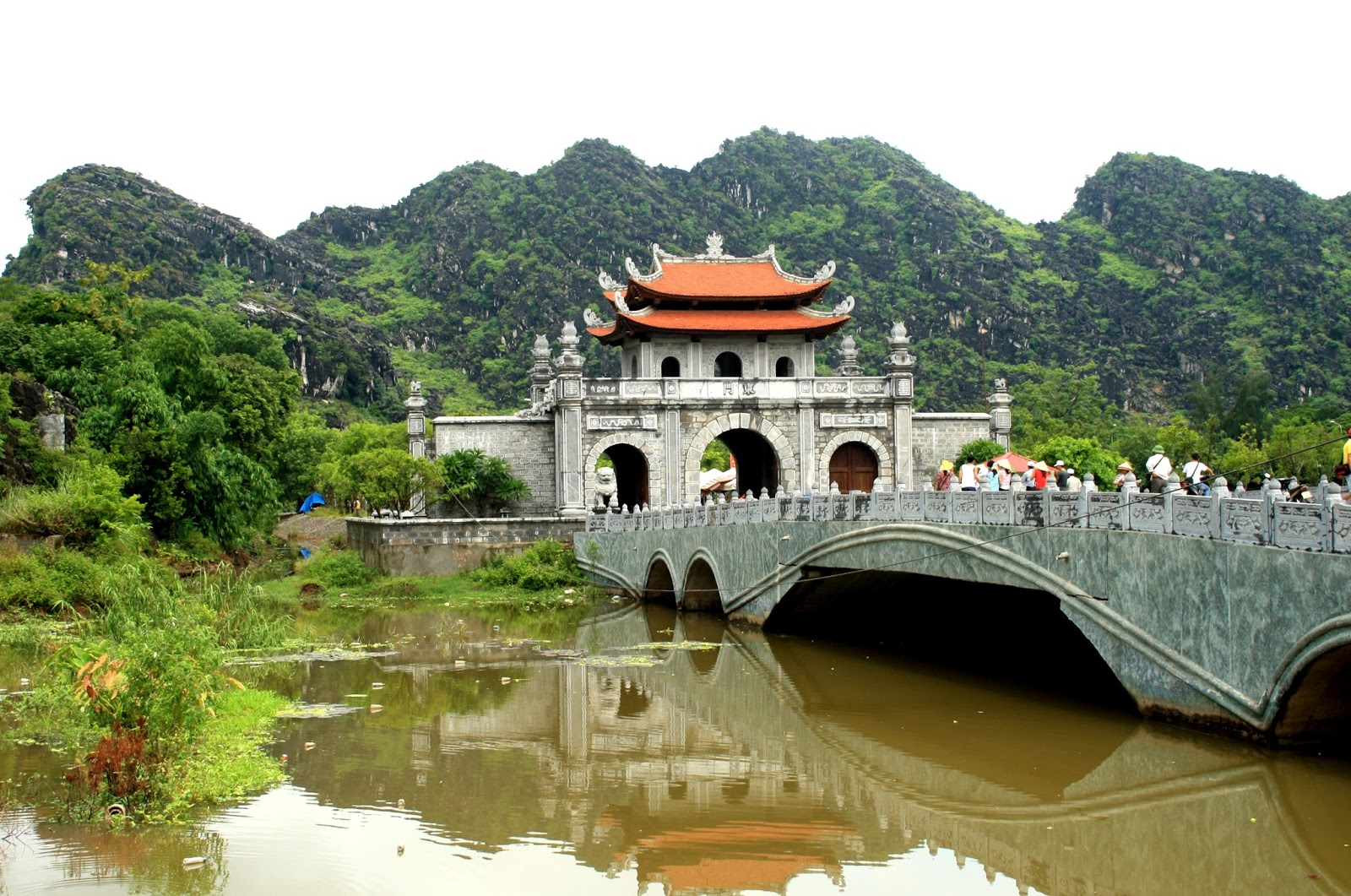 Must-see attractions in Ninh Binh for tourists to explore