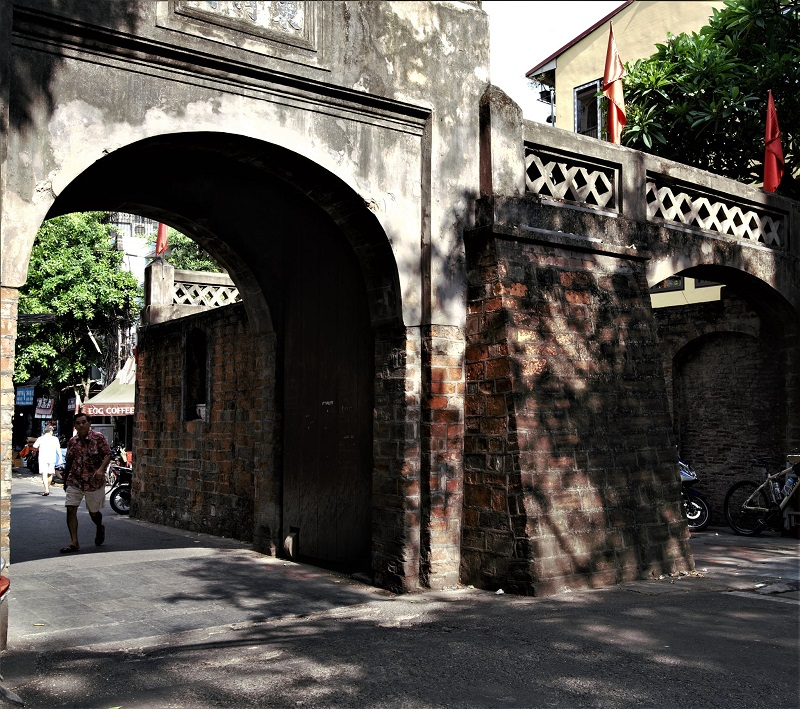 The Quan Chuong is one among 21 gates of the ancient city that has remained today. Photo: Duong Chu 