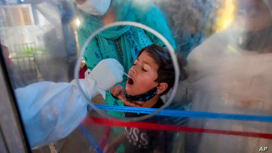 Print this page COVID-19 Pandemic More Contagious Variant Abets India’s COVID-19 Surge, WHO Says By VOA News May 08, 2021 09:37 PM A health worker takes a mouth swab sample of a Kashmiri boy to test for COVID-19 in Srinagar, Indian controlled Kashmir,… A health worker takes a swab from a Kashmiri boy to test for COVID-19 in Srinagar, Indian-controlled Kashmir, May 8, 2021. Infections have swelled in India since February; more contagious variants and permissive decisions on gatherings are blamed.