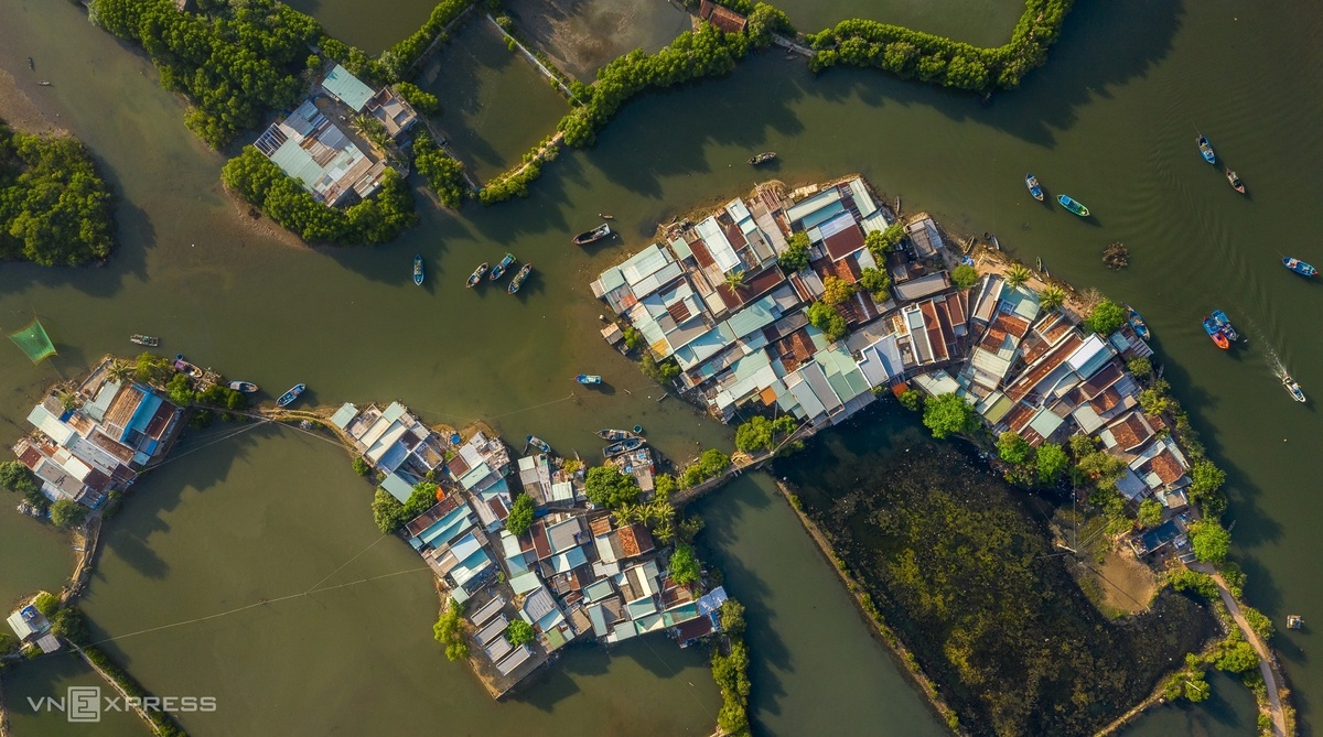 The “Residential oasis” is planned alternatively with aquaculture ponds on Thi Nai lagoon, Dong Da ward, Quy Nhon.  Photo: VnExpress 