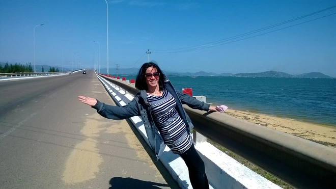 Grandmother Backpacker Travels 3 Times Across Vietnam by Motorbike