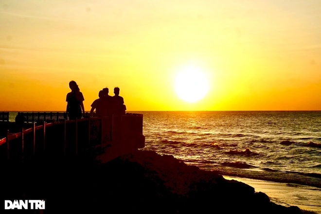Watching The Dawn At Sam Son - One Of The Most Beautiful Beaches in Vietnam