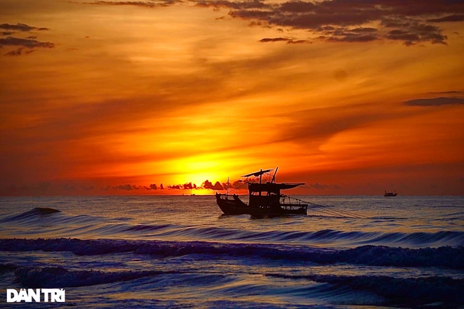 Tourists also get a chance to watch the fishers working and sailing to the sea. It creates a wonderful and charming painting-like scenery.  Photo: Dantri 