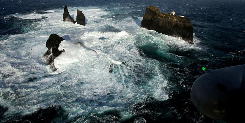 The strong surf below the lighthouse. Photograph/ Árni Sæberg