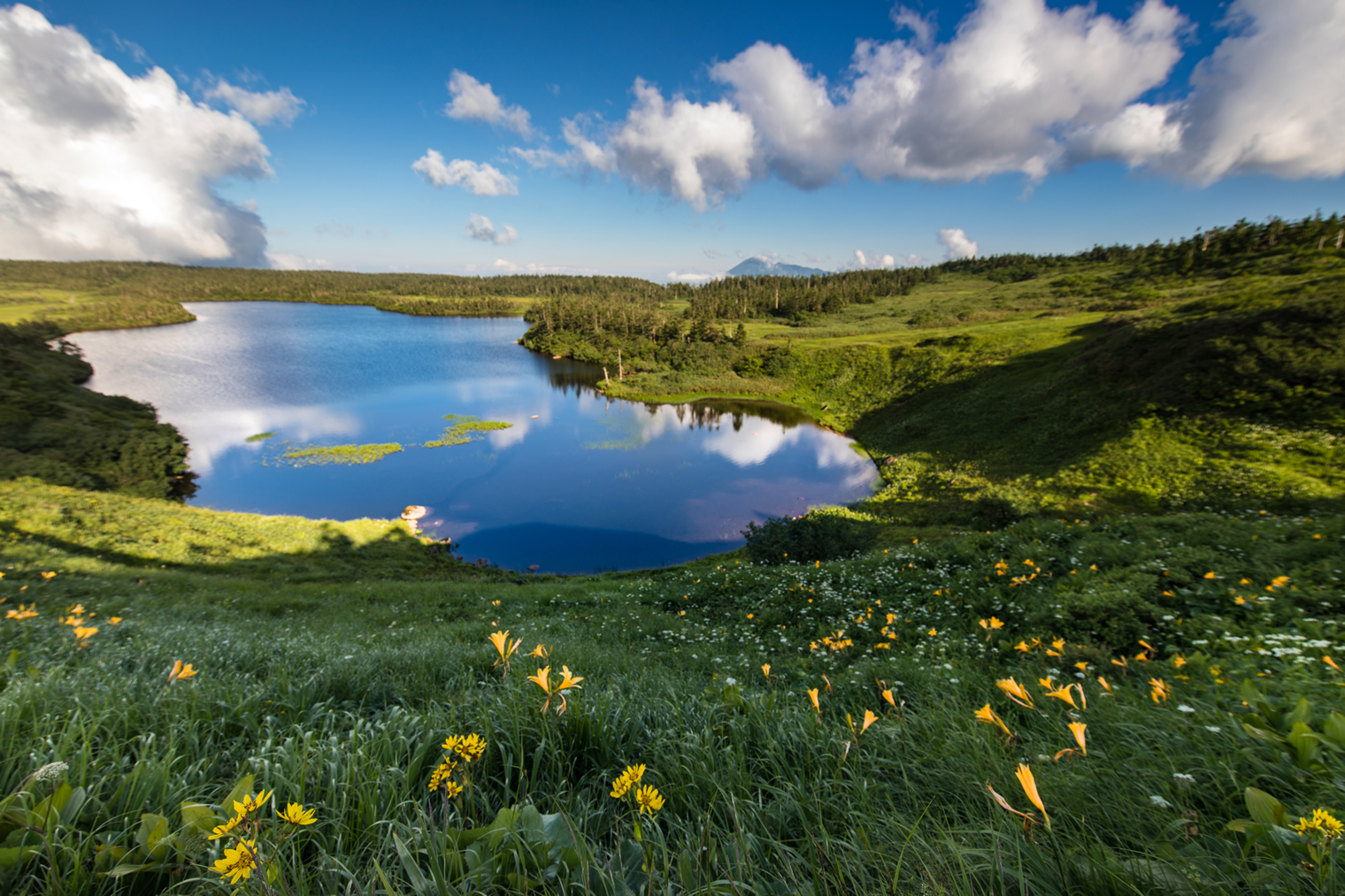 Hachiman Lake (Hachiman-numa) at the top of Mount Hachimantai. Photo by Hachimantai DMO