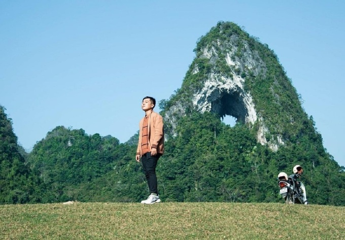 The convenient means of transportation to Mat Than Mountain is a motorbike. Photo: @hahien_doy/Instagram