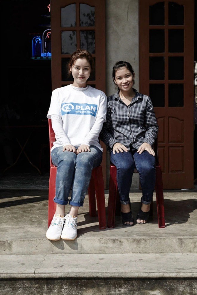 Kim Sung Ryung with her adopted daughter named Thom.