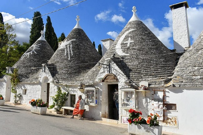 Discover Alberobello – The Unique Trulli Town of Puglia