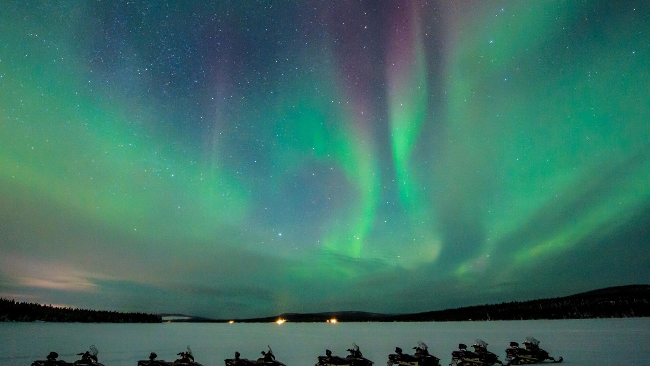 Northern lights on a snowmobile excursion ©Asaf Kliger - ICEHOTEL