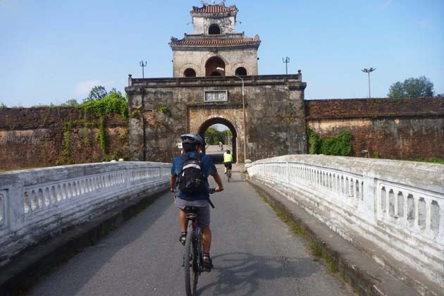 Top 10 Best Things To Do Travelling in Vietnam