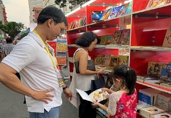 Book street festival underways in HCM City during Tet