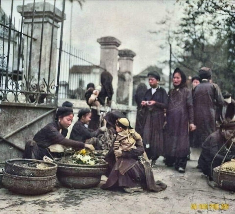 photographs of vietnams lunar new year in hanoi in the 1920s