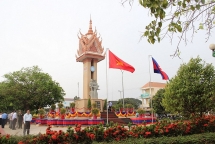 cambodias pm hun sen personally welcomes ms westerdam cruise ship