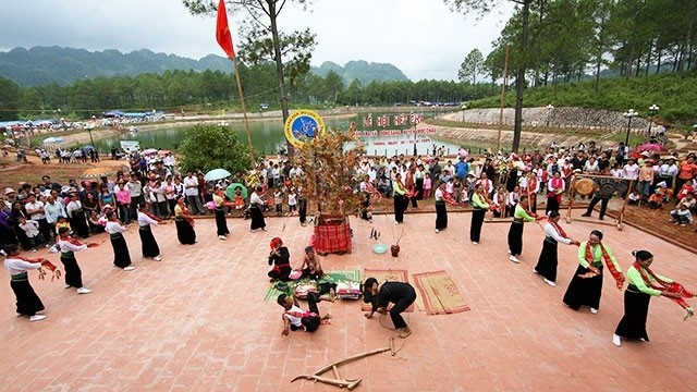check out the strange spring celebration customs of ethnic groups in northern vietnam