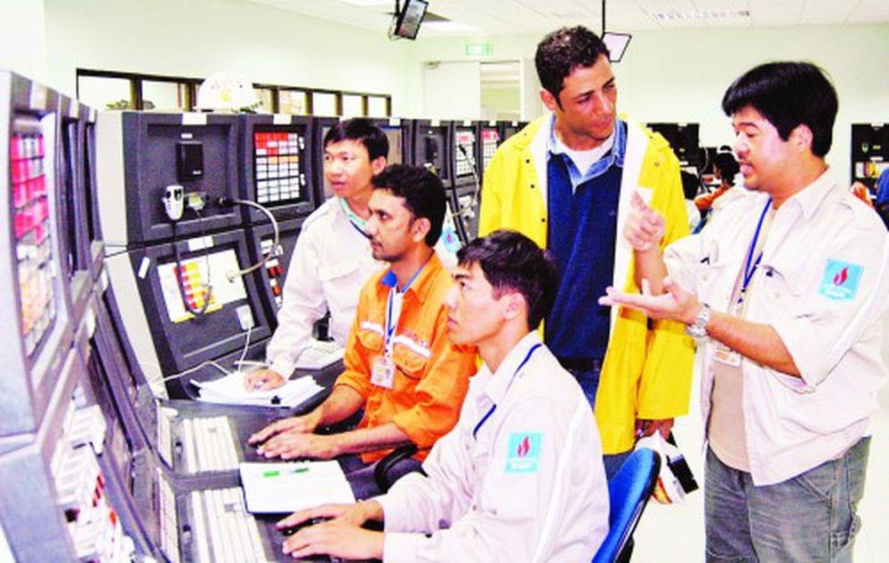 New rules issued for foreign workers in Vietnam