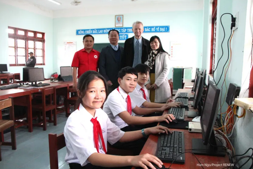 Flood relief supplies from us friends handed over to quang ngai people