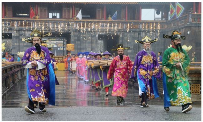 Hue Festival 2022 Opens with Calendar Distribution Ceremony