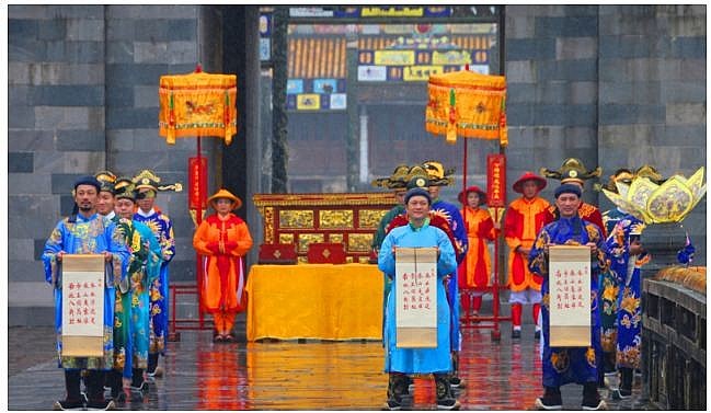 Hue Festival 2022 Opens with Calendar Distribution Ceremony