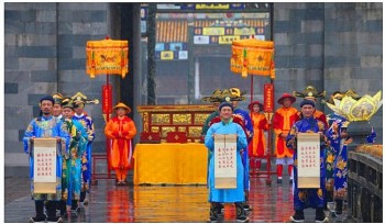 Hue Festival 2022 Opens with Calendar Distribution Ceremony