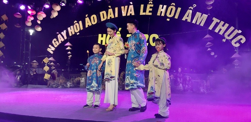 Hue Festival 2022 Opens with Calendar Distribution Ceremony