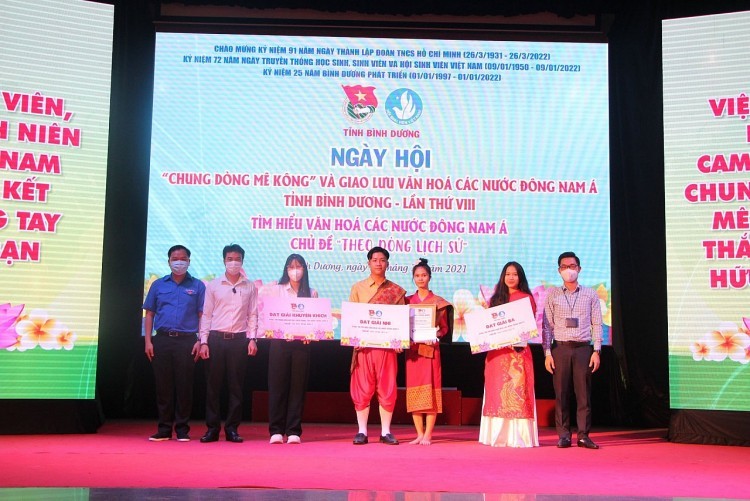Youths of Vietnam, Laos, Cambodia Tighten Friendship and Solidarity