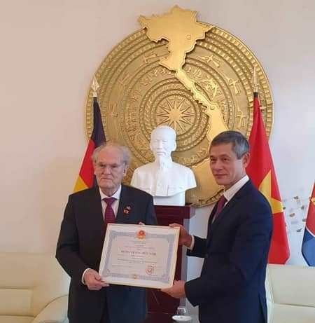 Vietnam Honours German Medical Professor Horst Klinkmann