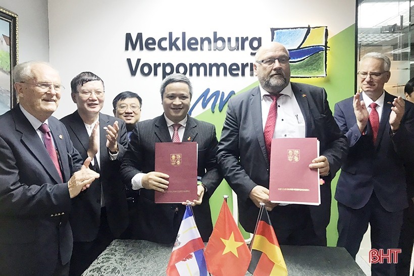 Vietnam Honours German Medical Professor Horst Klinkmann