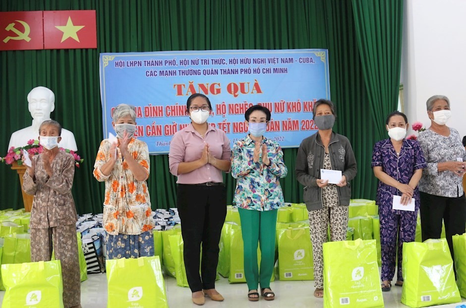 Poor People Nationwide Presented Lunar New Year Gifts