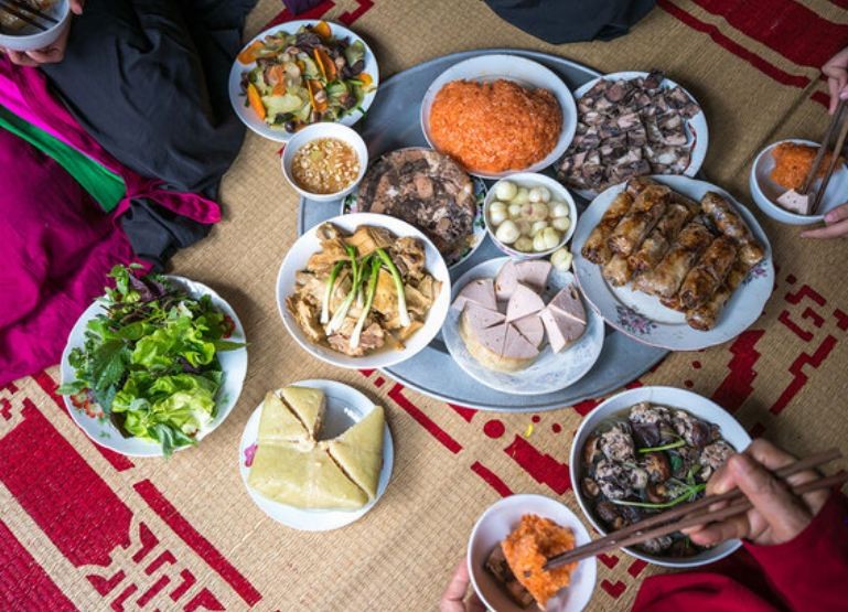Which dishes in Lunar New Year's Eve Dinner Tray in North Vietnam?