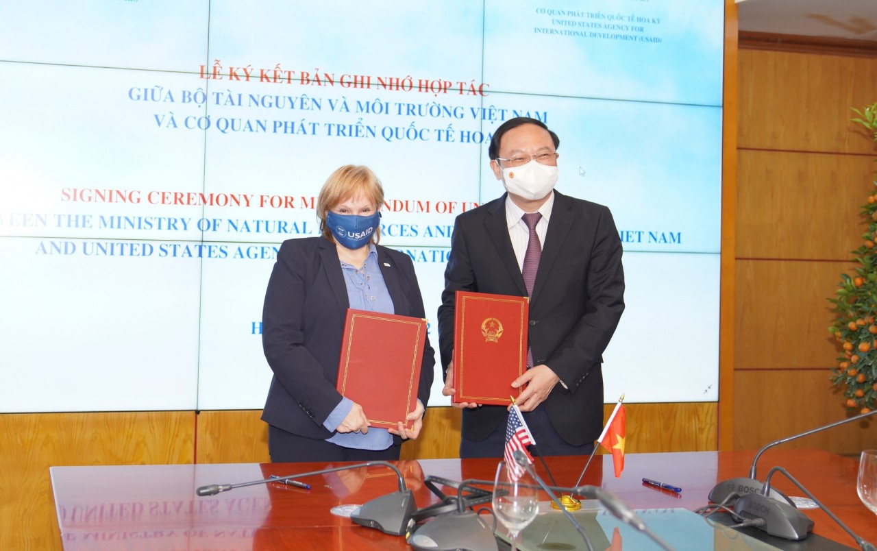 At the signing ceremony. Photo: USAID