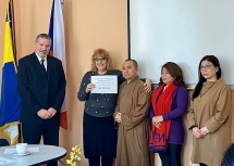 vietnamese community in czech donate vnd 250 million worth of medical supplies