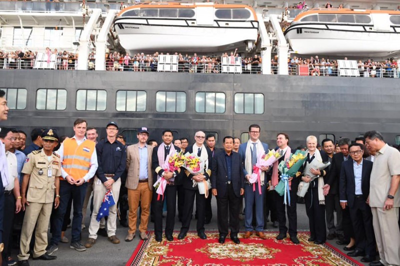 cambodias pm hun sen personally welcomes ms westerdam cruise ship